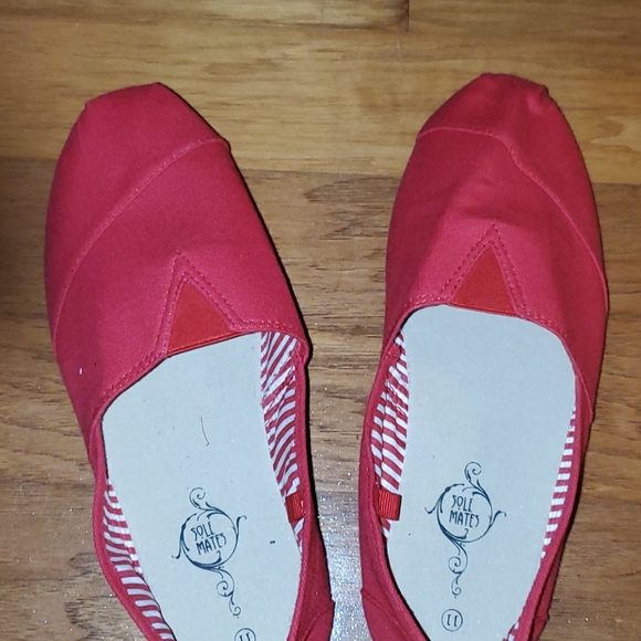 Flats - Picture 1 of 2